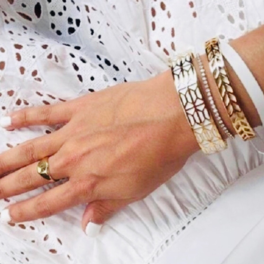 :: Stella & Dot Breezeblock Enamel Bangle - Picture 5 of 8